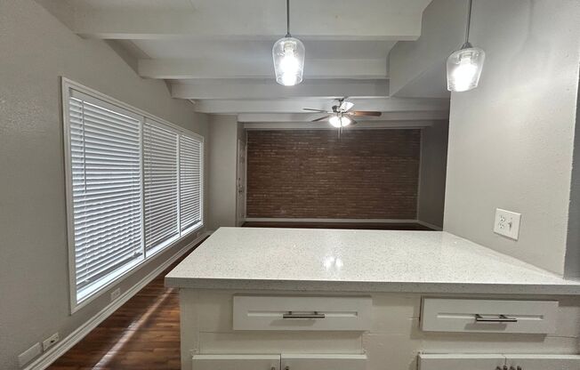 1 bed, 1 bath, 700 sqft, $1,275, Unit 243