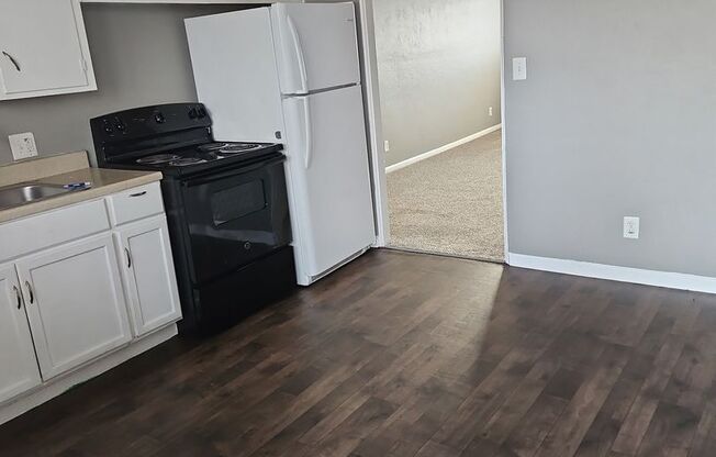 2 beds, 1 bath, 750 sqft, $1,070, Unit B01 1008 17