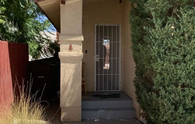 Charming 1 Bed/1 bath Duplex Home In La Quinta!