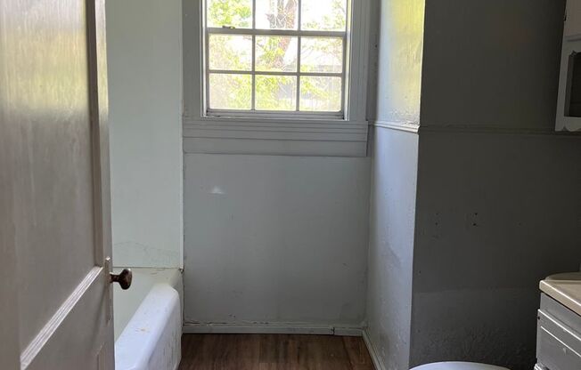 3 beds, 1 bath, $700