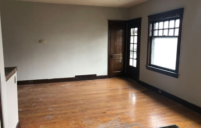 1 bed, 1 bath, 1,000 sqft, $825, Unit Up