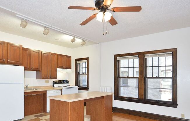 1 bed, 1 bath, 425 sqft, $990, Unit 7 - 02