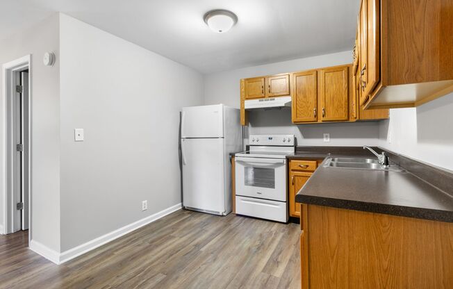 1 bed, 1 bath, 700 sqft, $795, Unit B