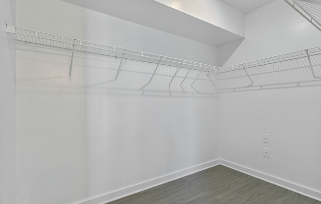 Bay Crossing | Tampa, FL | Walk-In Closet