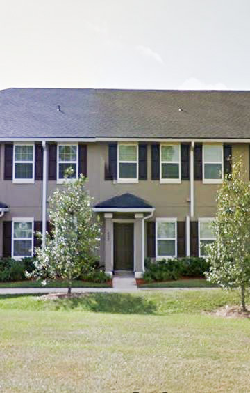 Wonderful 3 bedroom 2.5 bath Townhome in Plantation Village!