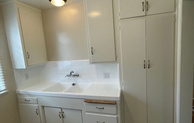 1 bed, 1 bath, $2,050, Unit 5