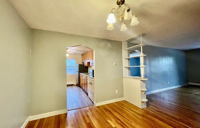 1 bed, 1 bath, 715 sqft, $1,900, Unit 9