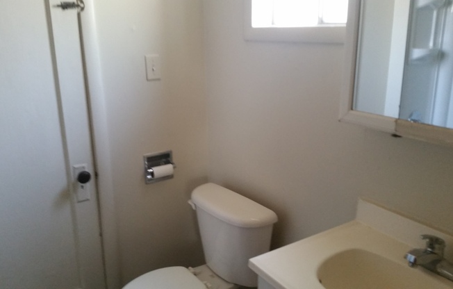 2 beds, 1 bath, $1,595