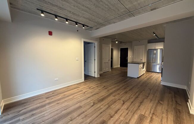 1 bed, 1 bath, 681 sqft, $2,425, Unit 952-303