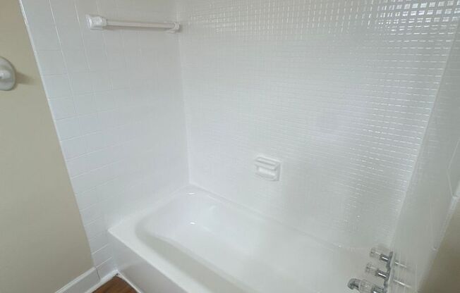 3 beds, 2 baths, 1,300 sqft, $2,300, Unit 3412 #203