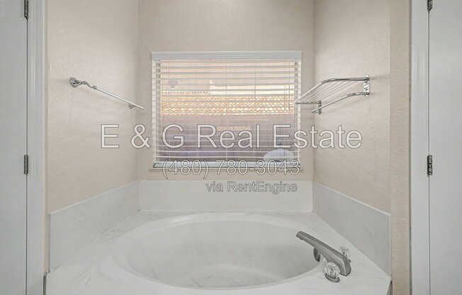 3 beds, 2 baths, 1,930 sqft, $2,750