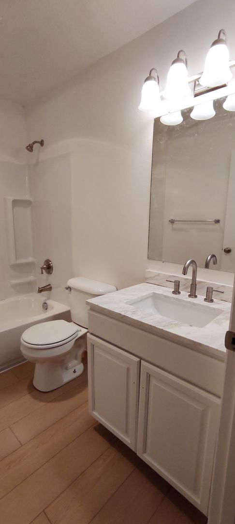 2 beds, 2 baths, 847 sqft, $1,595, Unit 1