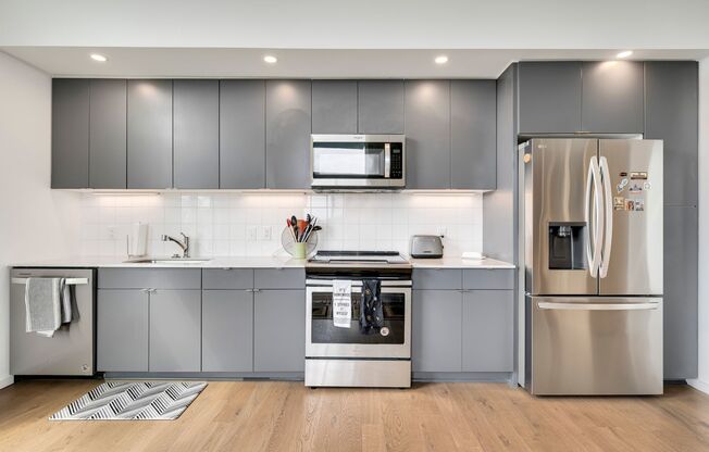 2 beds, 1 bath, $2,000, Unit # 59