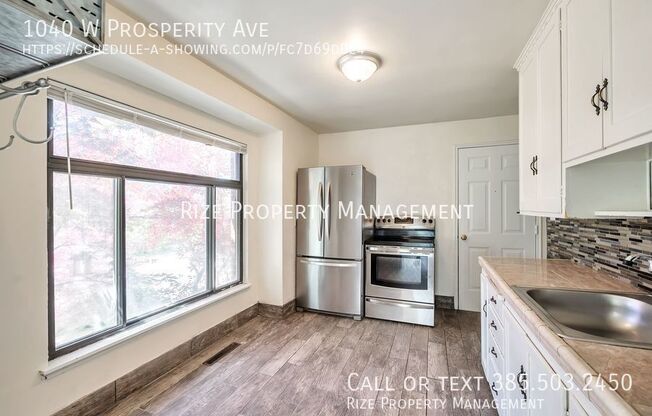 1040 W PROSPERITY AVE