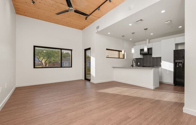 Studio, 1 bath, 648 sqft, $1,248, Unit 404