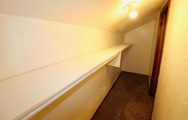 2 beds, 1 bath, 850 sqft, $850, Unit 11B