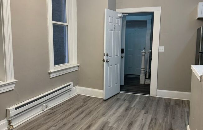 Studio, 1 bath, 670 sqft, $895, Unit Apt 2