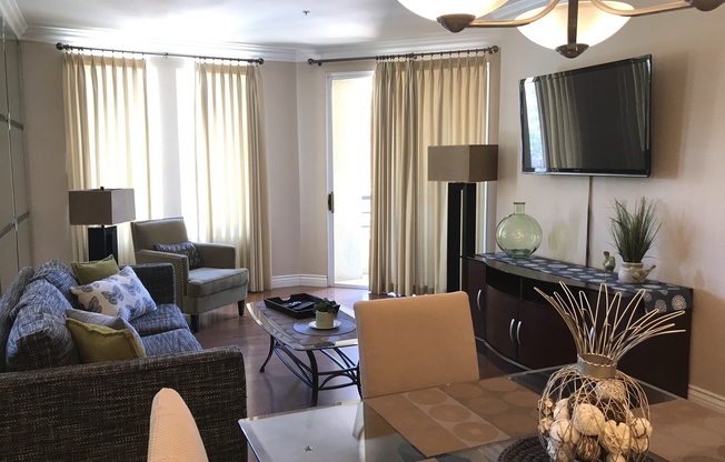 2 beds, 2 baths, $2,400, Unit # 206