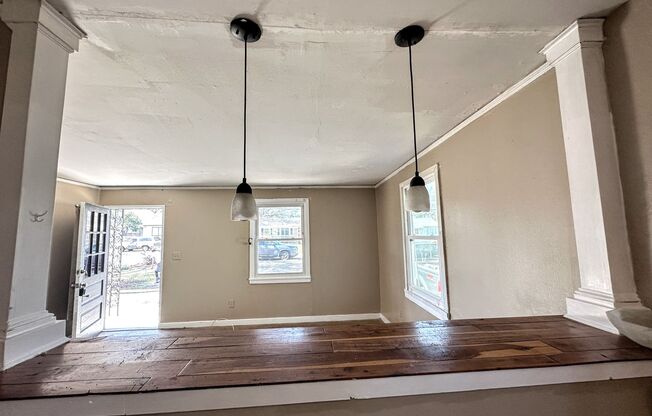 AFFORDABLE 2BEDROOM 1 BATH W/ SPACIOUS FENCED BACKYARD AND HARDWOOD FLOORS