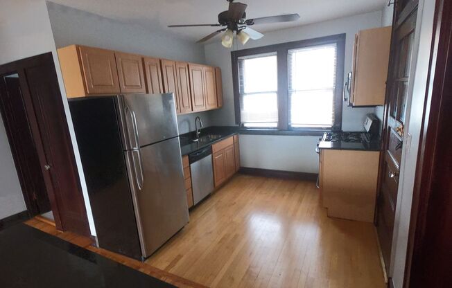 4952-56 W Roscoe Street