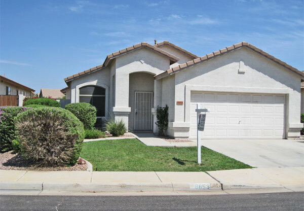 Great 3 bedroom, 2 bath home in great Glendale location!