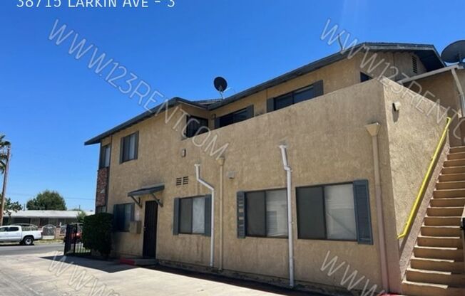 38715 LARKIN AVE