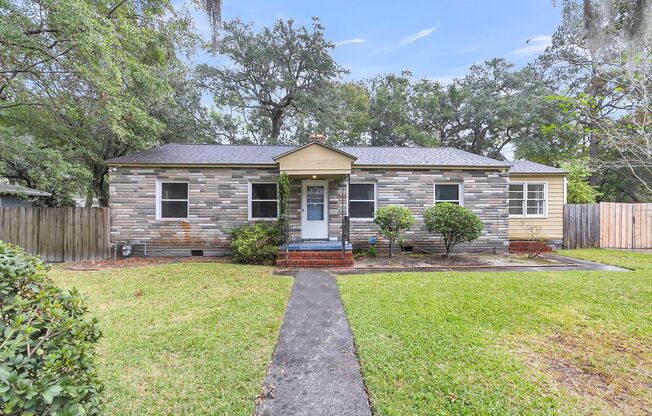 Charming Single-Family Home in Oak Forest, West Ashley