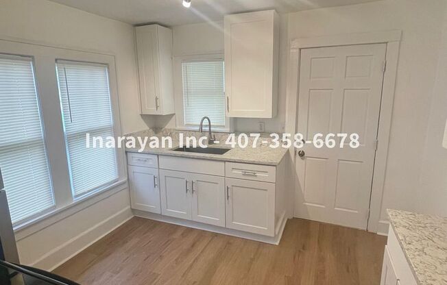 Newly Remodeled 2/1 House with cozy porch