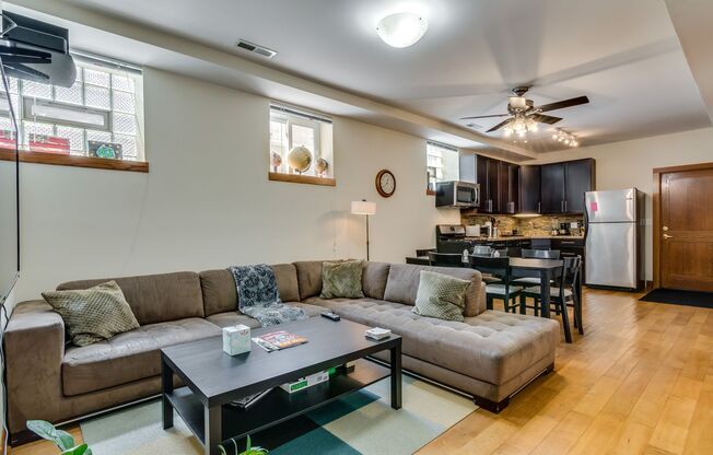 Bucktown: Fully furnished gorgeous 3 Bed, 2 Bath Condo