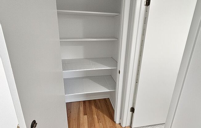 3 beds, 2 baths, $3,295, Unit 502