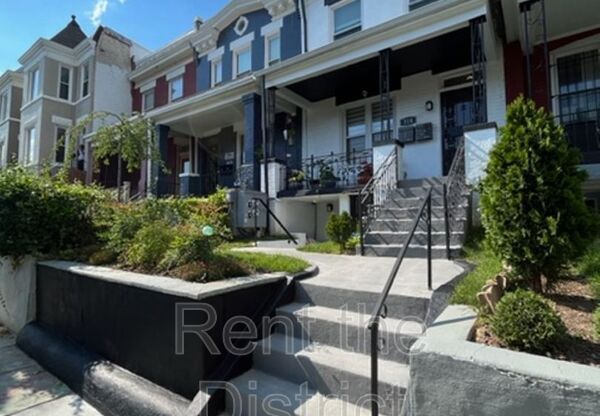 318 SEATON PL NE