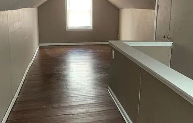 3 beds, 1 bath, $1,300