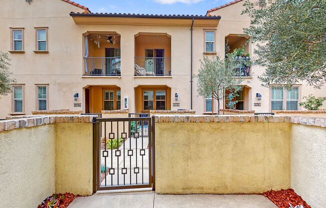 Rare El Paseo Townhome in Foothill Ranch