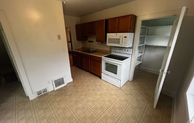 3 beds, 1 bath, $1,675