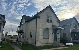 Highly walkable upstairs duplex