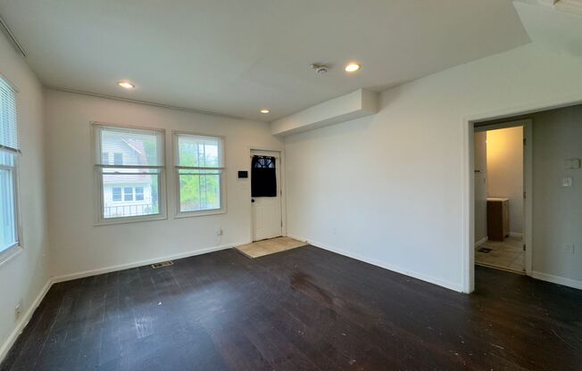 Charming 4 Bedroom/2 Bathroom in Asbury Ave, MD!