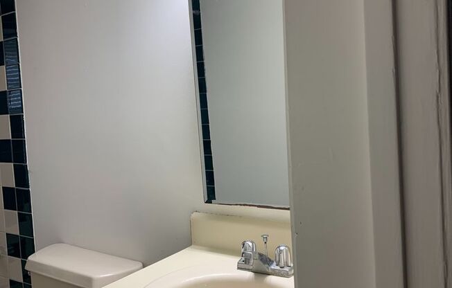 1 bed, 1 bath, 933 sqft, $1,250, Unit 212-A03
