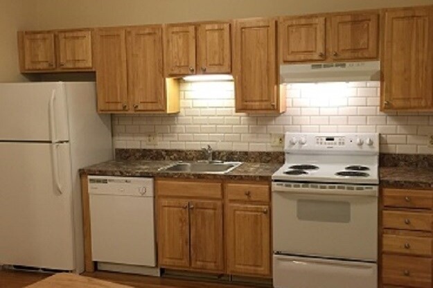 3 beds, 1 bath, 850 sqft, $4,200, Unit 5(3B)