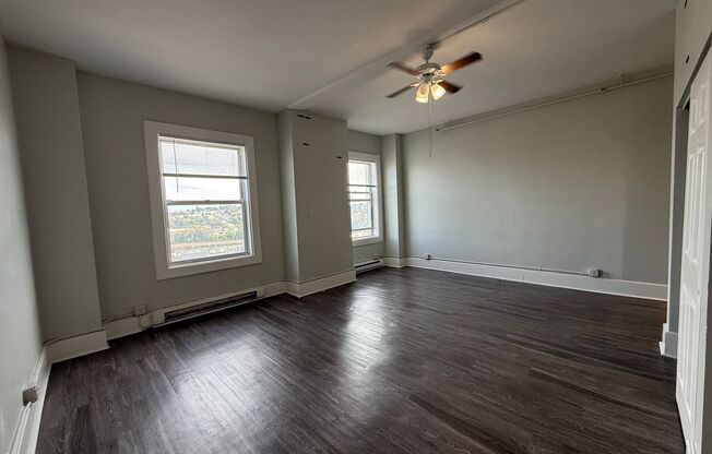 Studio, 1 bath, 430 sqft, $1,375, Unit 819