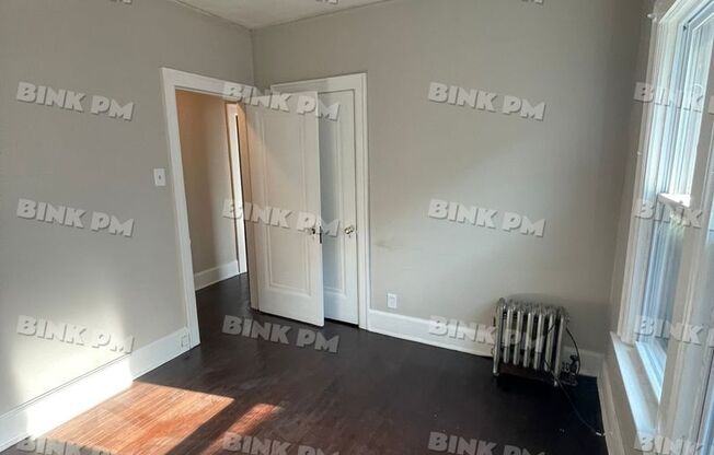 3 beds, 1 bath, $900