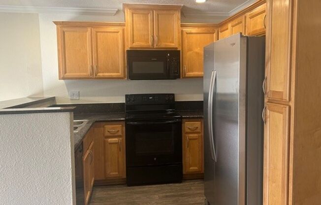 2 beds, 2 baths, 880 sqft, $2,695, Unit Q-39