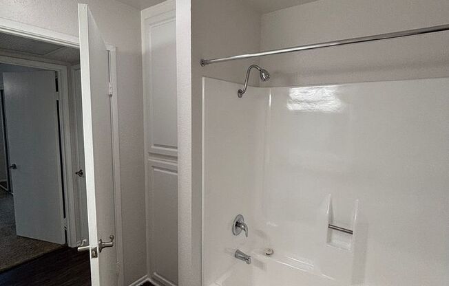 1 bed, 1 bath, 750 sqft, $2,330, Unit 1410