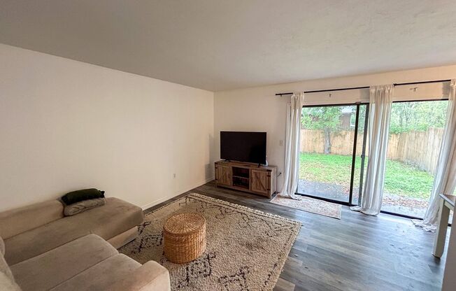 1038 SW 6th Drive Unit A - Pet Friendly!