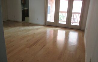 Bright and Cozy Two Bedroom Condo, One Block From Braddock Road Metro