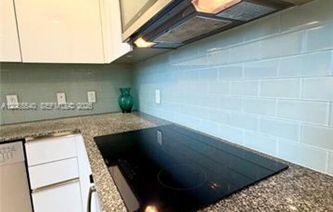 1050 Brickell Ave cu-206, Miami, FL 33131