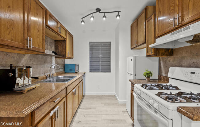 8800 Cedros Ave #125