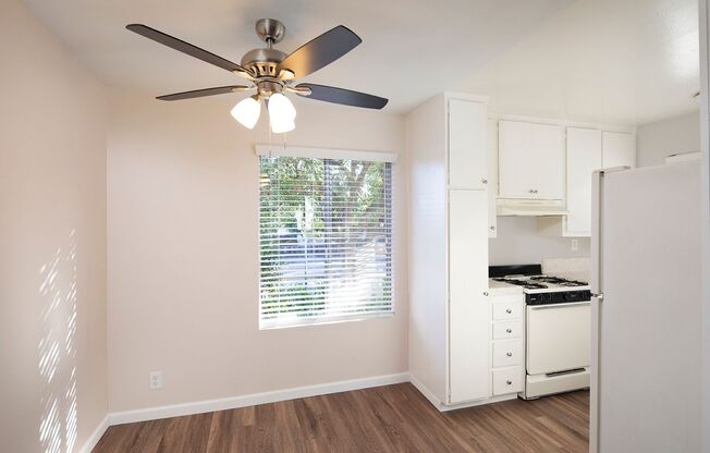 La Mesa 1 Bed/1 Bath - Beautiful Community w/ Parking, Picinic Areas and More!