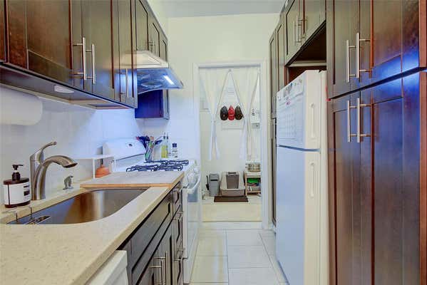 1 bed, 1 bath, 850 sqft, $2,350, Unit 3L