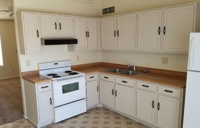 2 beds, 1 bath, $1,295