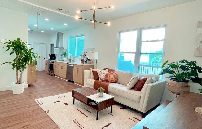 Beautifully Updated Home Near Downtown St. Petersburg! 3bed |3bath